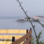Eli - Sea View 믈리니